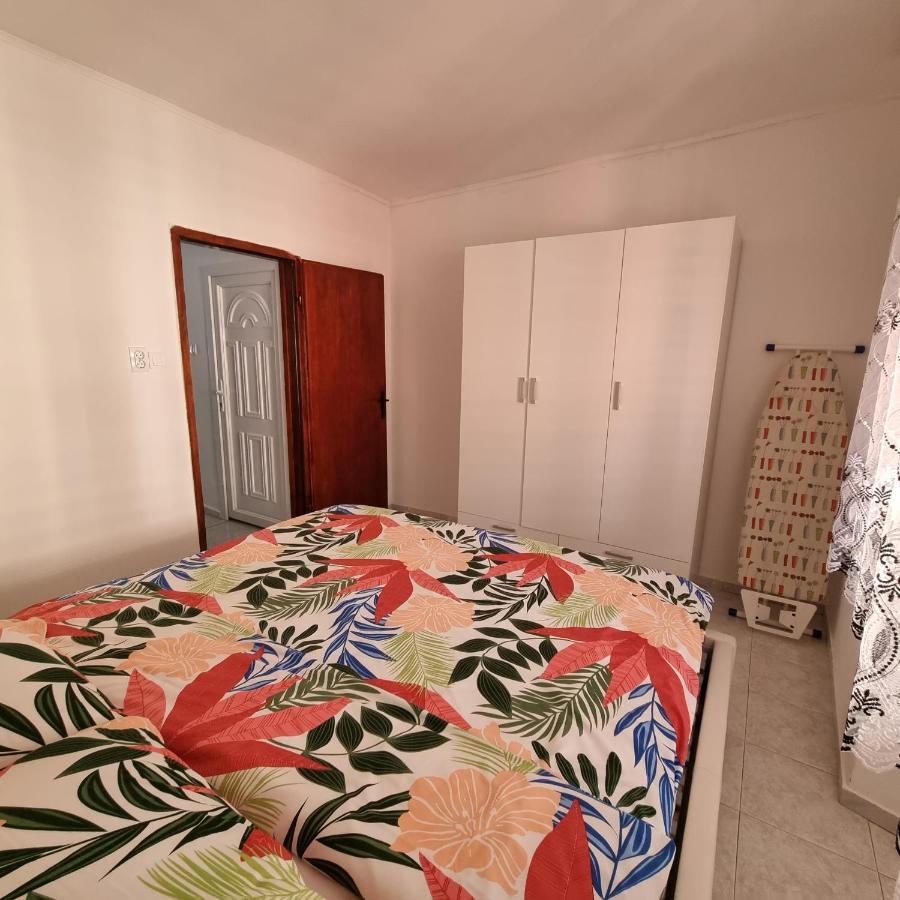 Apartman Dora With Sea View And Terrace Umag Eksteriør billede