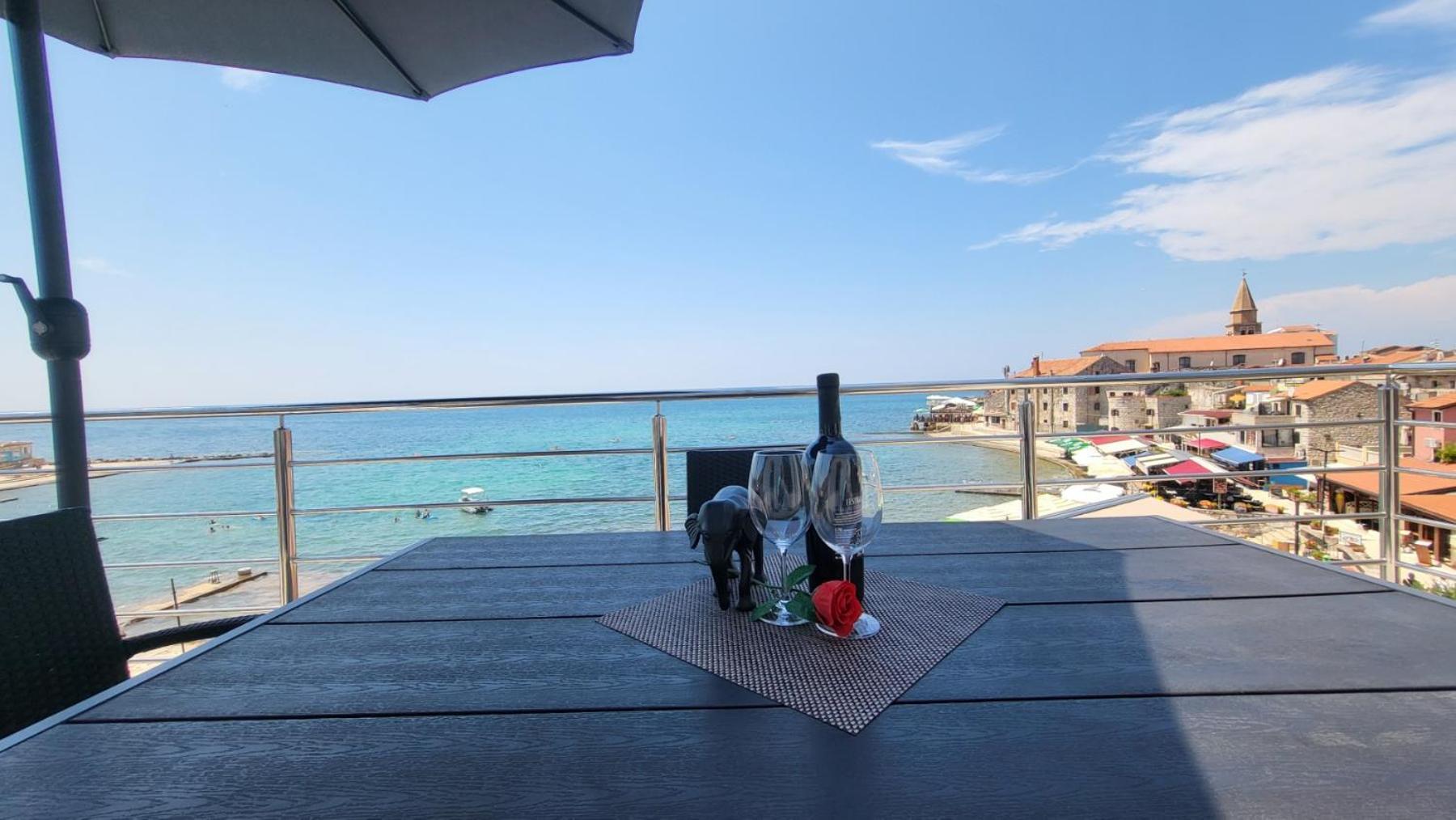 Apartman Dora With Sea View And Terrace Umag Eksteriør billede